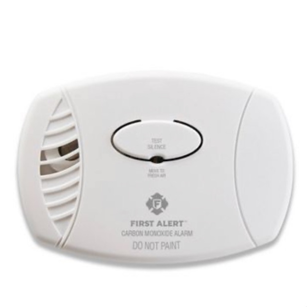 First Alert CO615 Carbon Monoxide Plug-In Alarm With Battery Backup Digital.